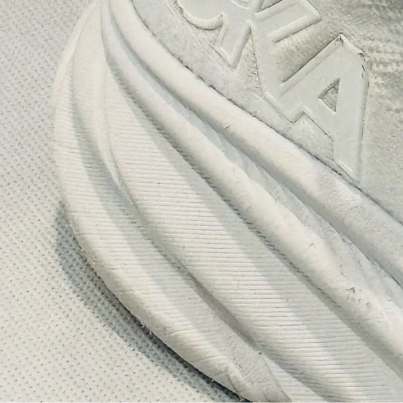 HOKA Clifton 9 Athletic Shoes - Picture 3 of 9